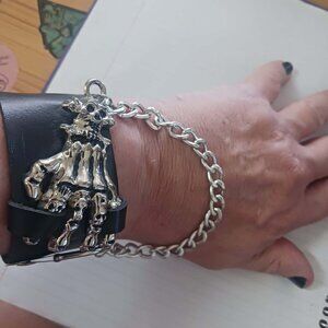 Skull and chain wristband